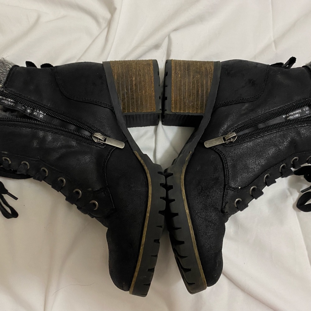 Black heel booties.